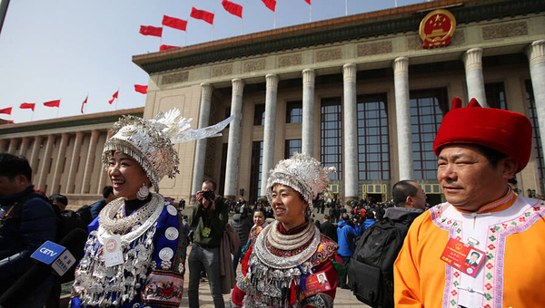 兩會上的少數民族頭飾帽子