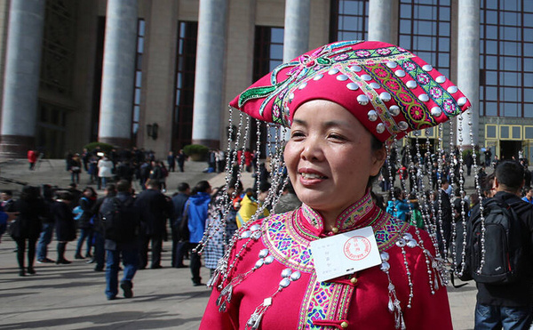 兩會上的少數民族頭飾帽子